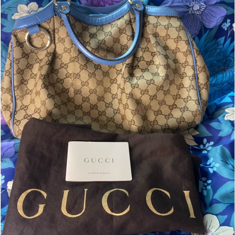 Authentic Gucci sukey shoulder hand bag.